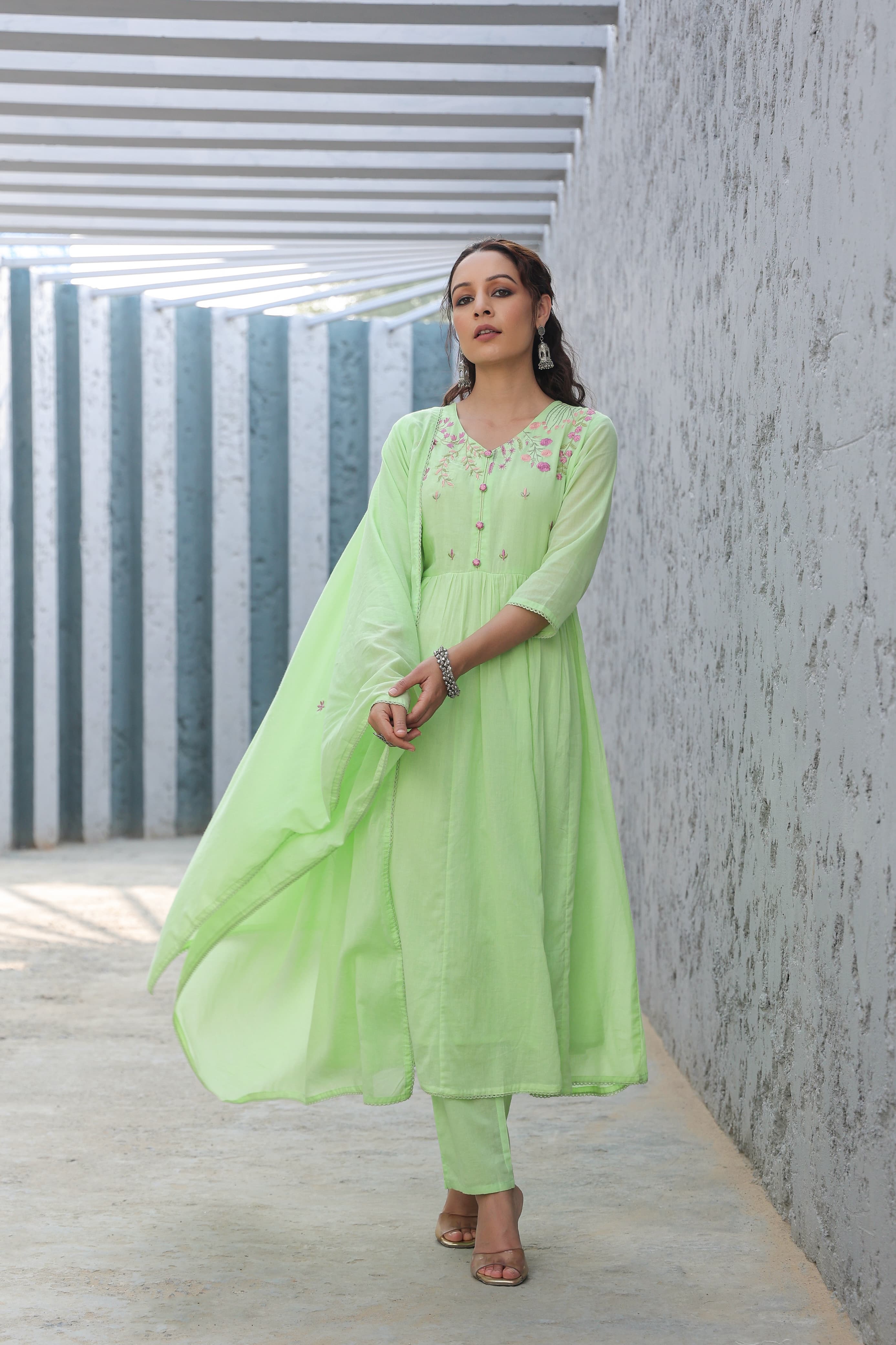 BEAUTIFUL MUL COTTON EMBROIDERED SUIT SET