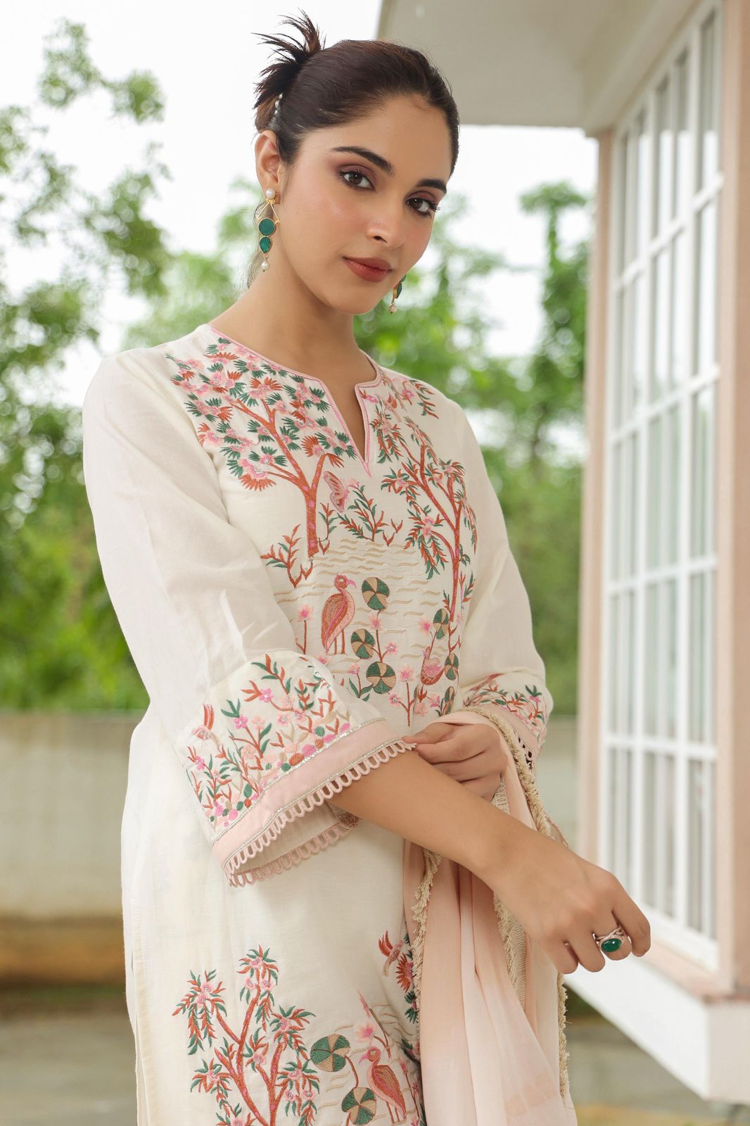 EMBROIDERED THREE PIECE SUIT SET