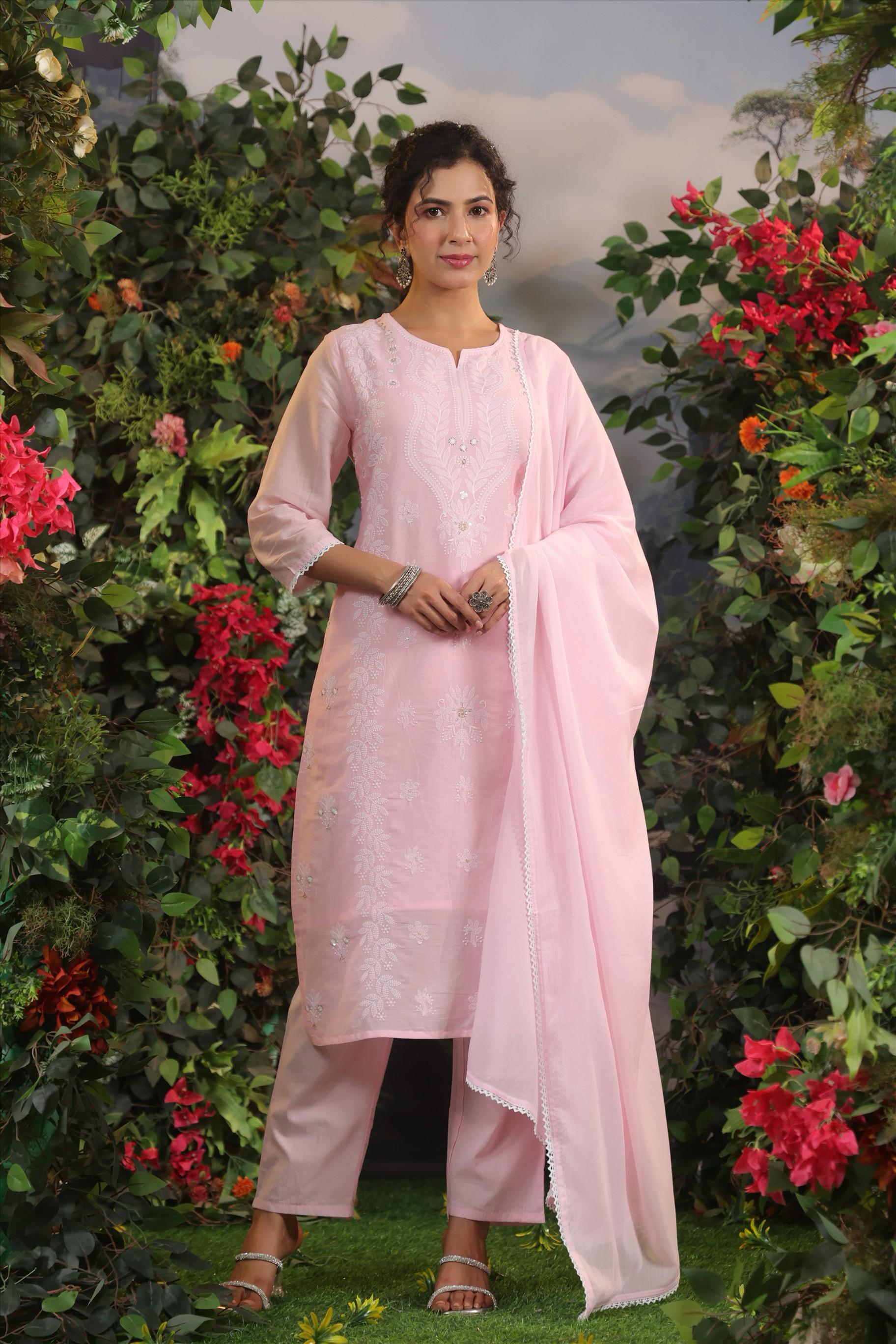 MUL COTTON SUIT IN THREAD EMBROIDERY
