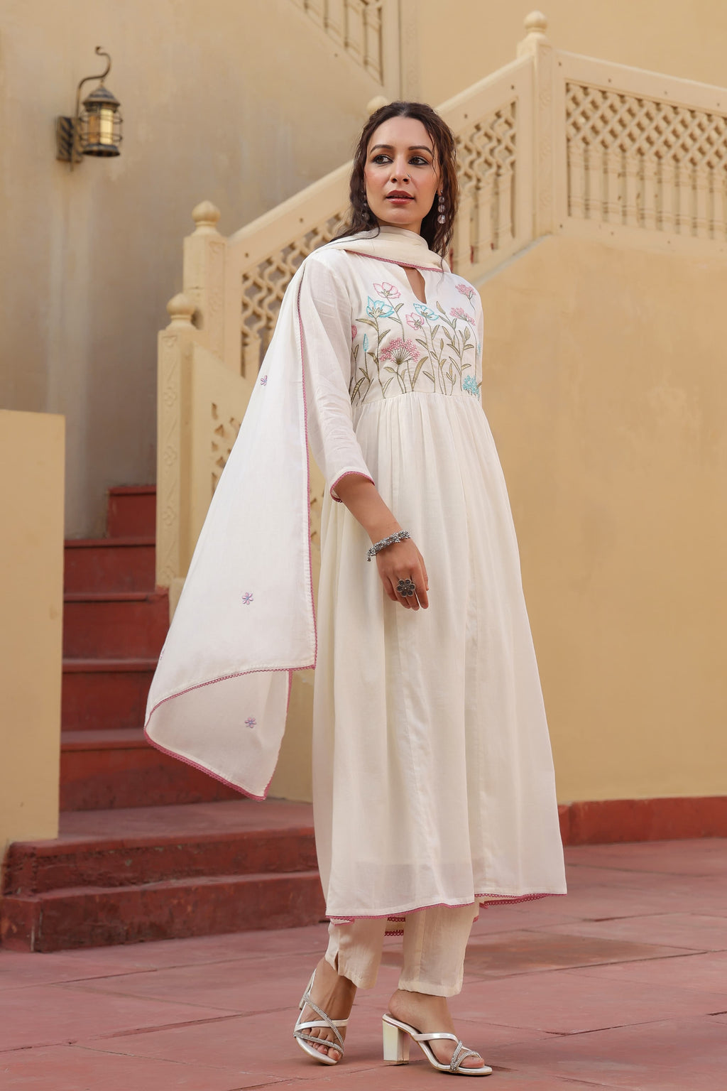 BEAUTIFUL MUL COTTON EMBROIDERED SUIT SET