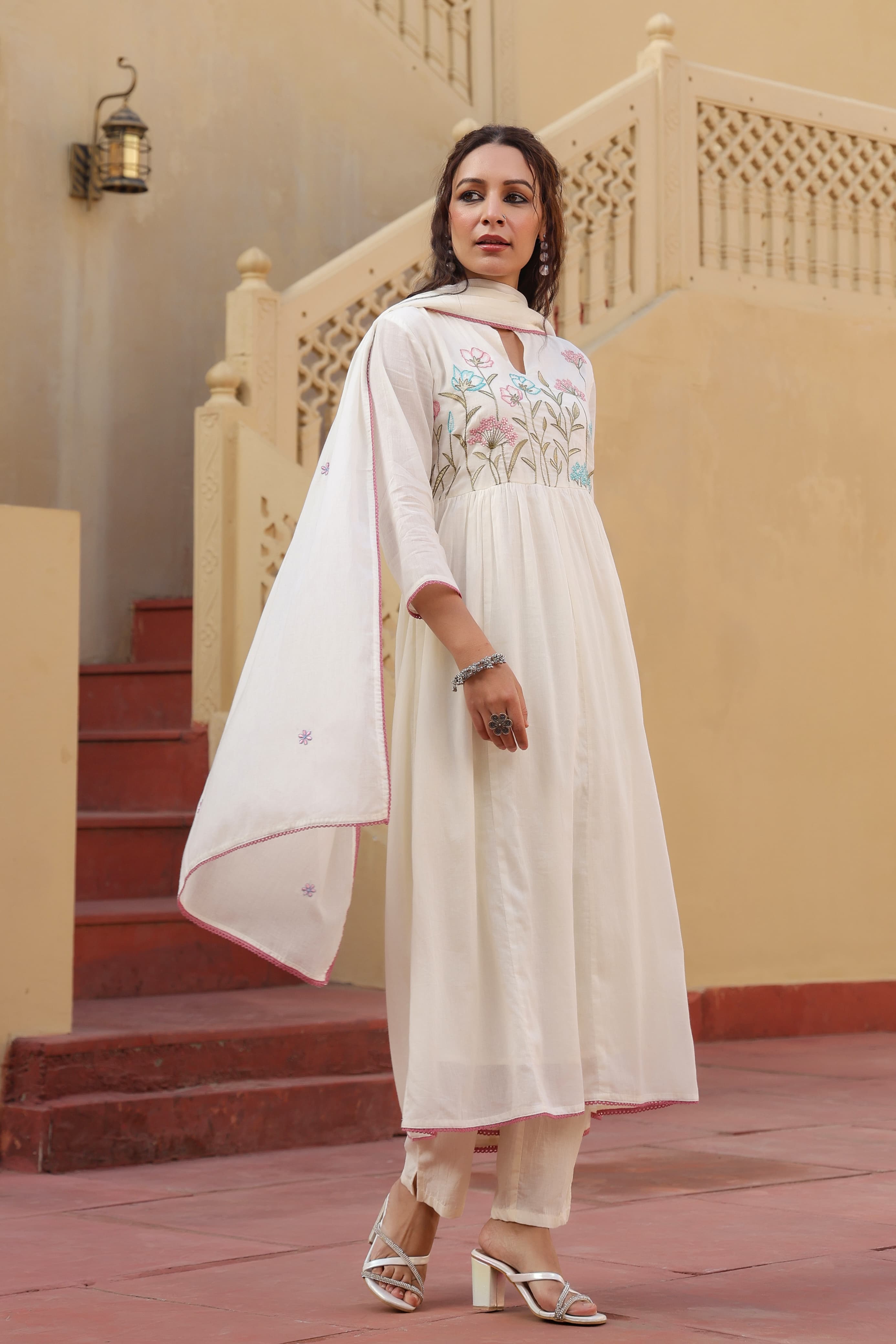 BEAUTIFUL MUL COTTON EMBROIDERED SUIT SET