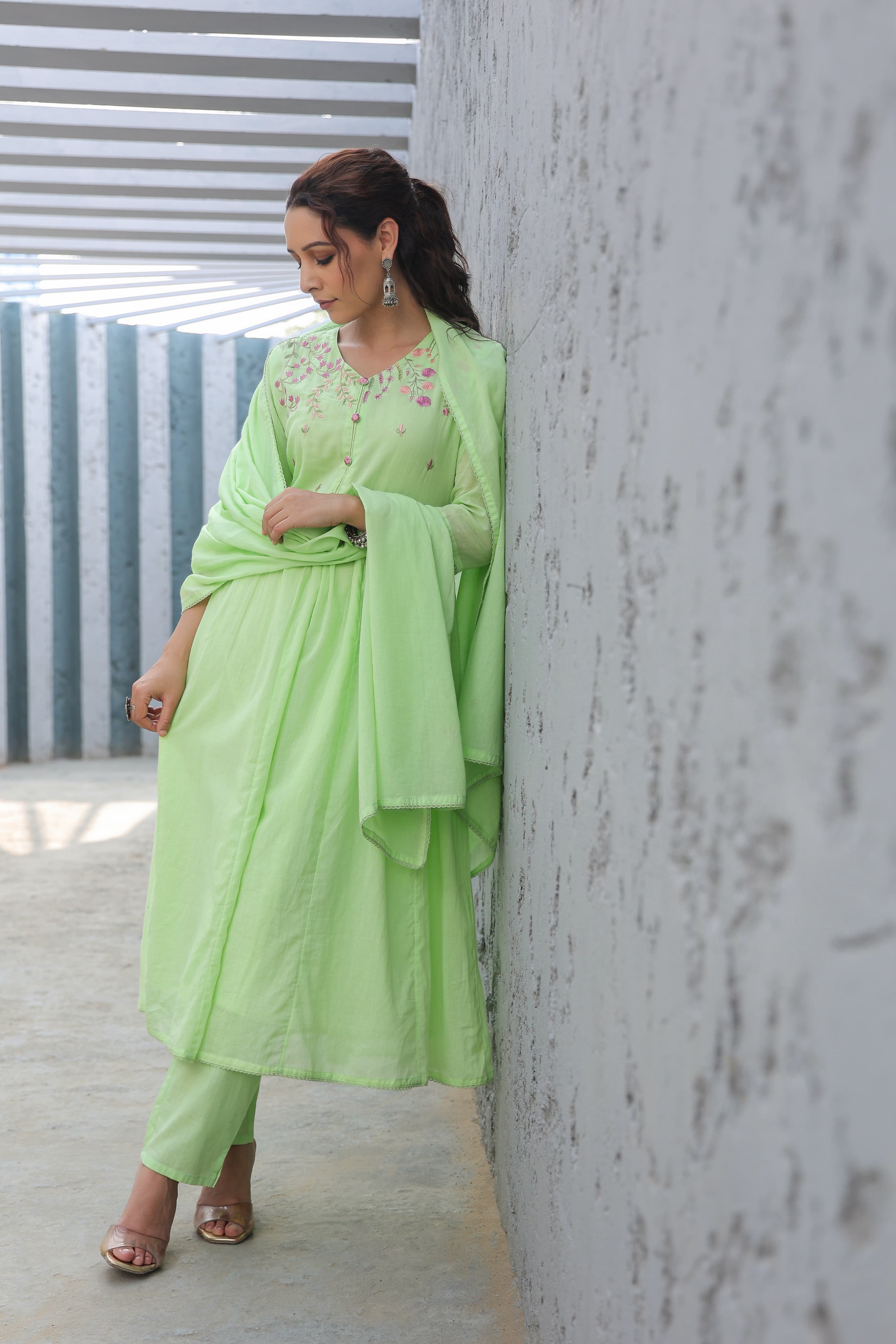 BEAUTIFUL MUL COTTON EMBROIDERED SUIT SET