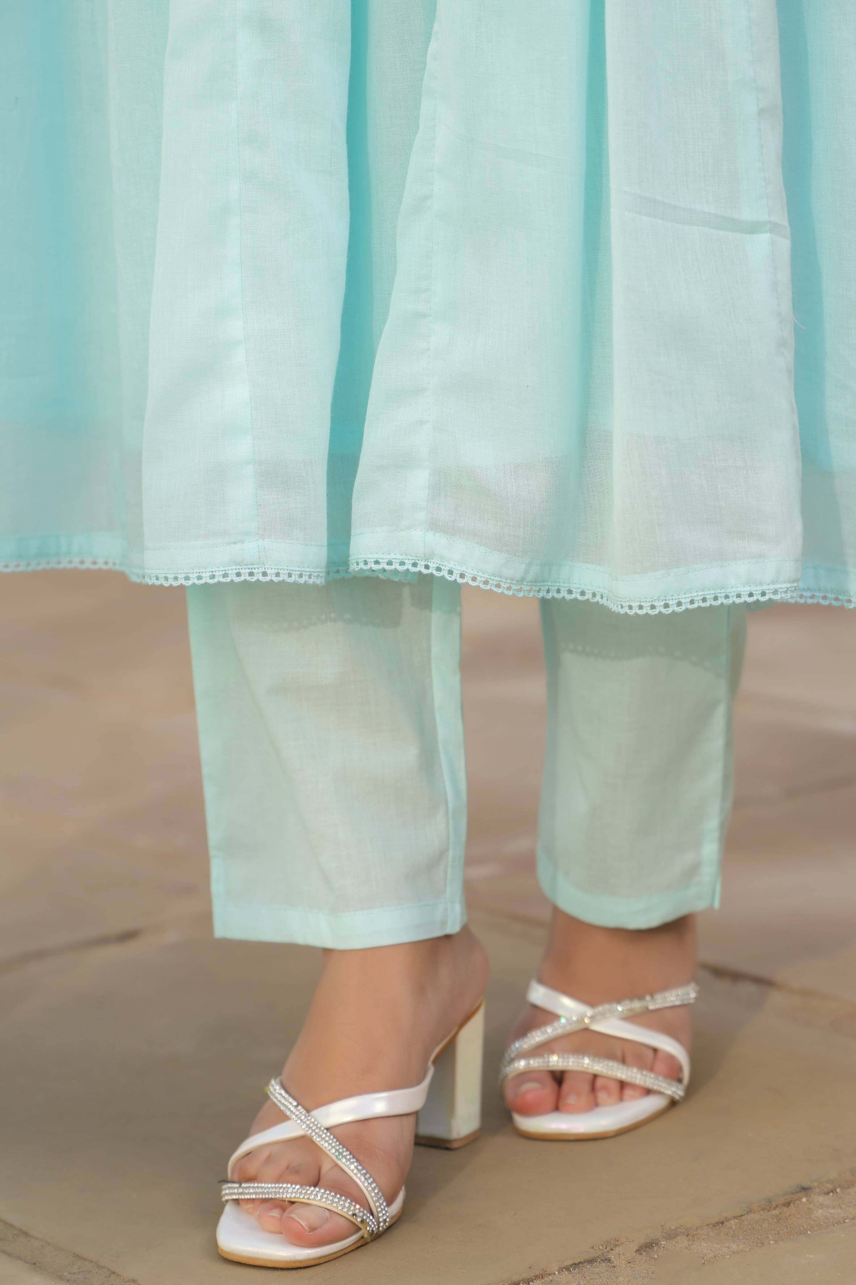 BEAUTIFUL EMBROIDERED MUL COTTON SUIT SET