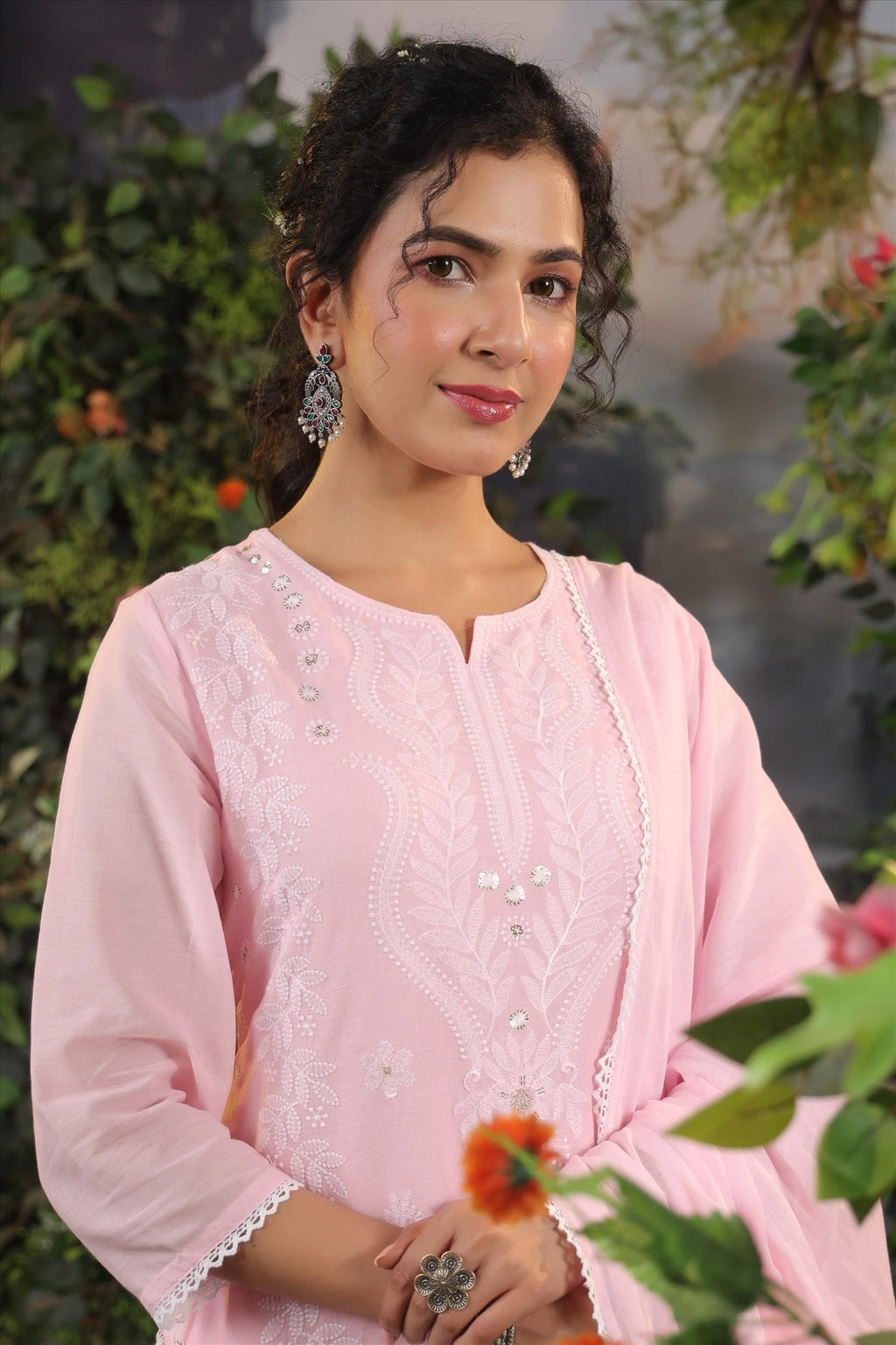 MUL COTTON SUIT IN THREAD EMBROIDERY