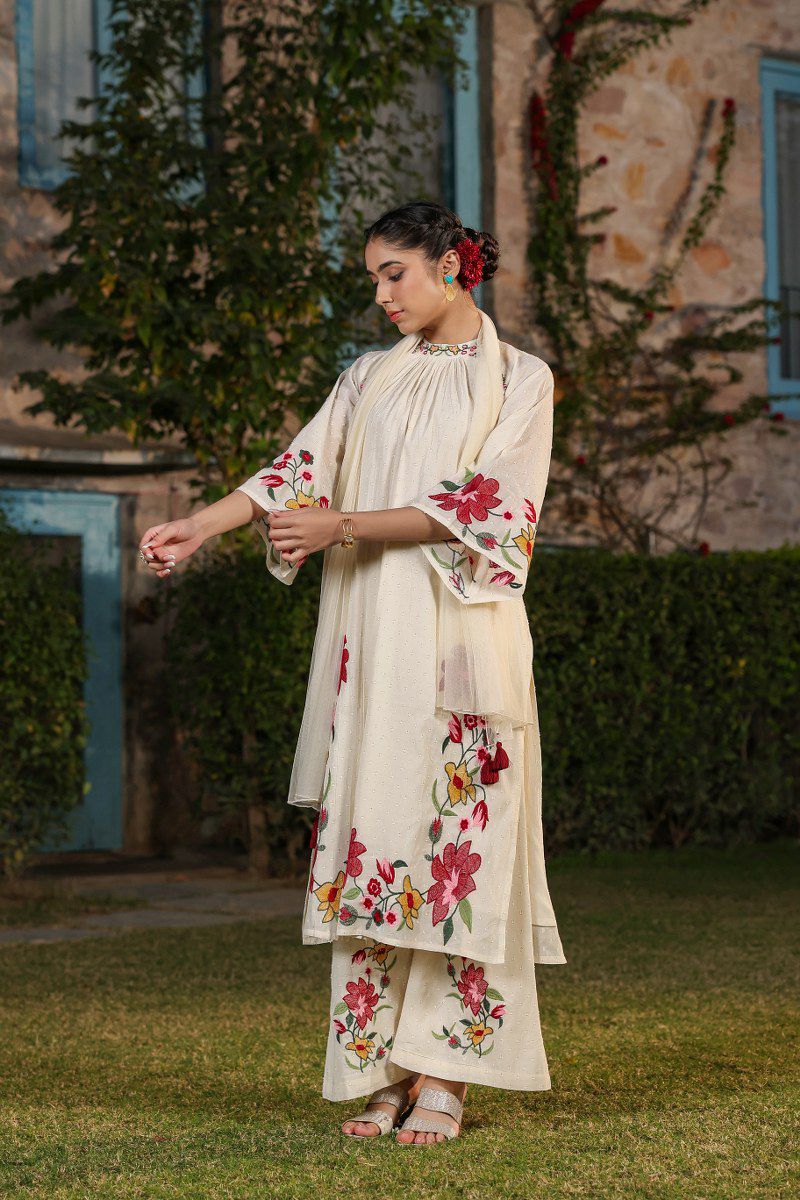 HIGHNECK EMBROIDERED SUIT SET