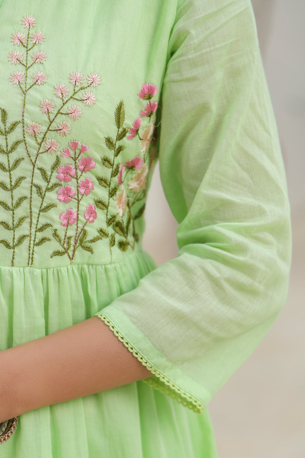 BEAUTIFUL EMBROIDERED MUL COTTON SUIT SET