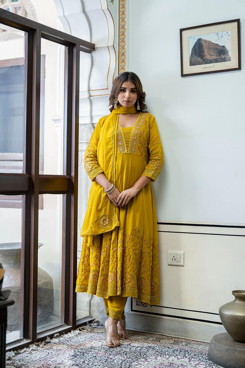 BEAUTIFUL ANARKALI SUIT SET