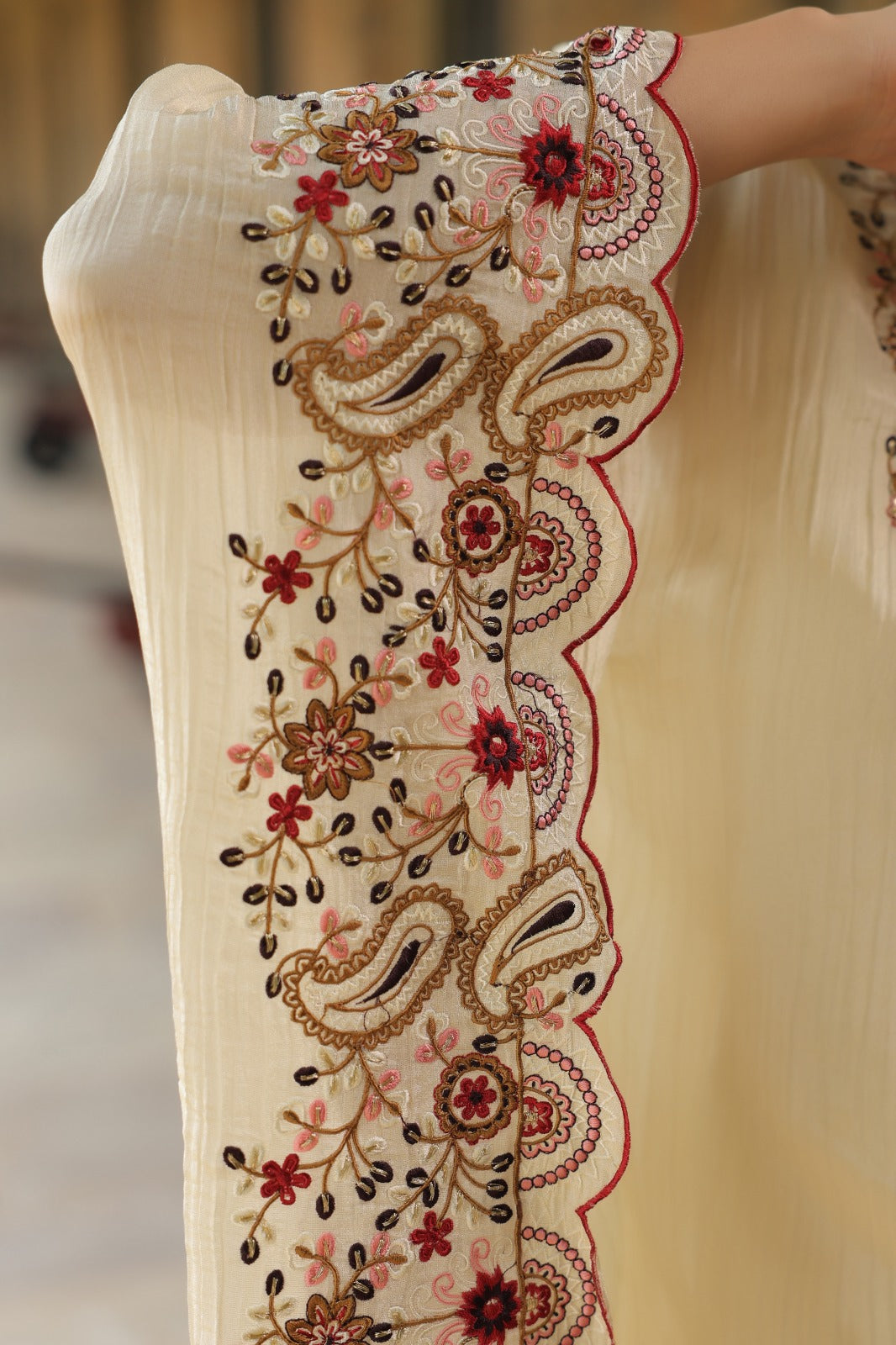 KAFTAN IN HEAVY EMBROIDERY