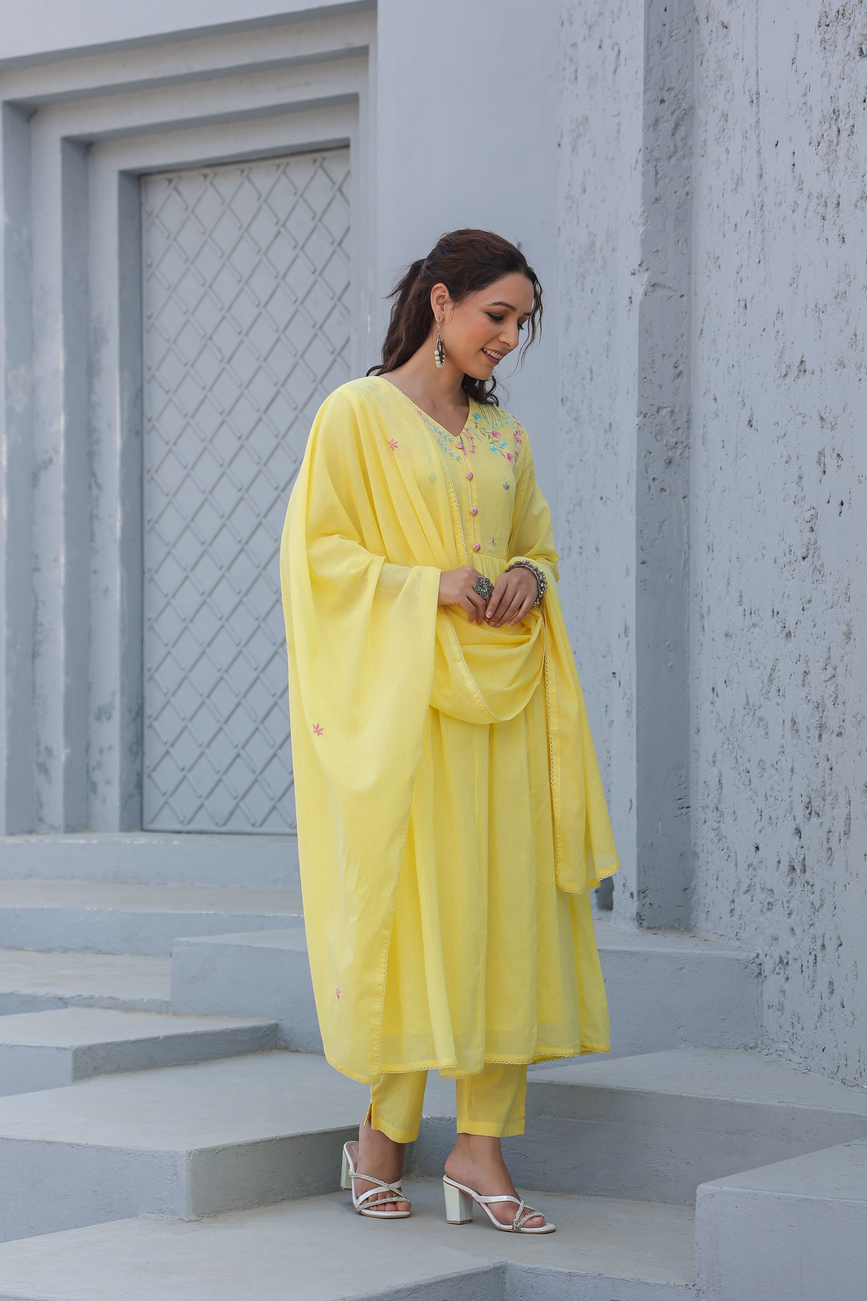 BEAUTIFUL MUL COTTON EMBROIDERED SUIT SET