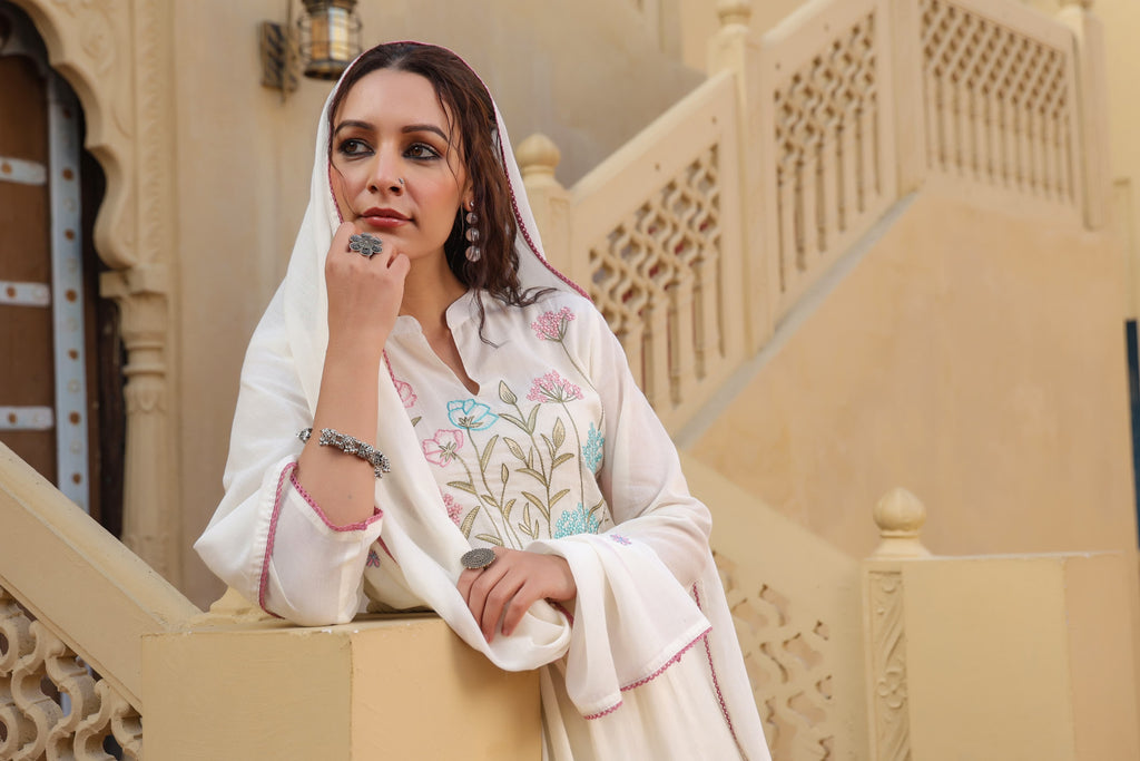 BEAUTIFUL MUL COTTON EMBROIDERED SUIT SET